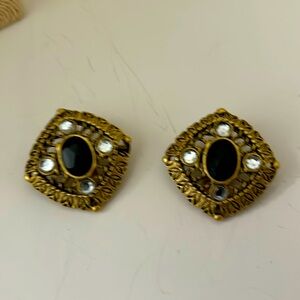 Vintage antique gold tone clip earrings black faceted stone clear rhinestone